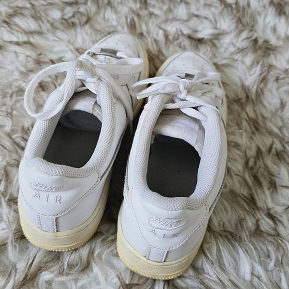 Nike White Airforce 1 Sneakers Size 7🌴✌️ - Picture 8 of 9